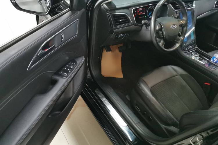Used Ford Taurus 2019 EcoBoost 245 Comfort Edition Interior 3