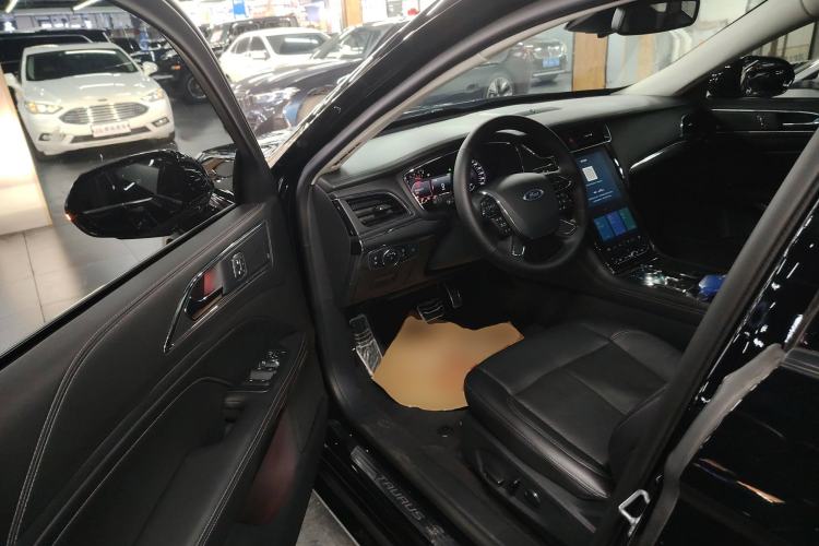 Used Ford Taurus 2019 EcoBoost 245 Premium Edition Interior 3