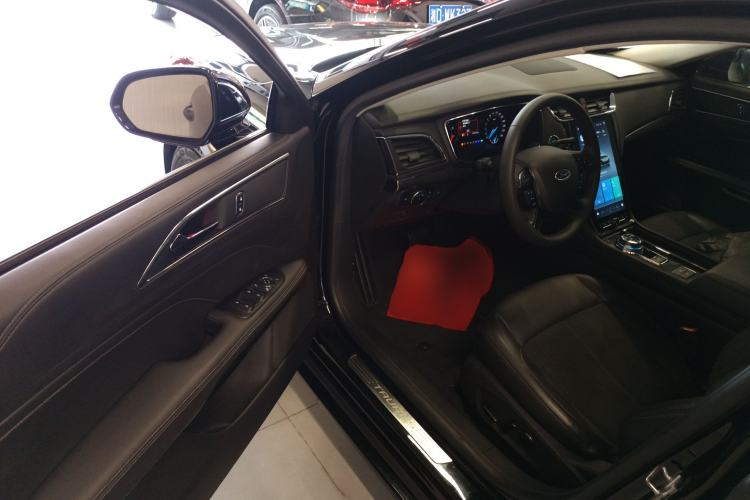 Used Ford Taurus 2019 EcoBoost 245 Comfort Edition Interior 3