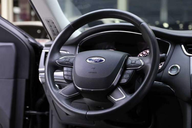 Used Ford Taurus 2019 EcoBoost 245 Premium Edition Interior 4
