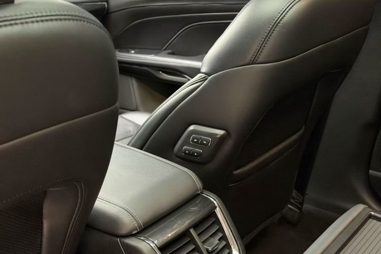 Used Ford Taurus 2019 EcoBoost 245 Premium Edition Interior 4