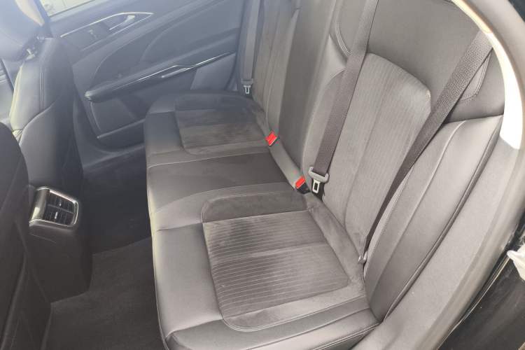 Used Ford Taurus 2019 EcoBoost 245 Comfort Edition Interior 4