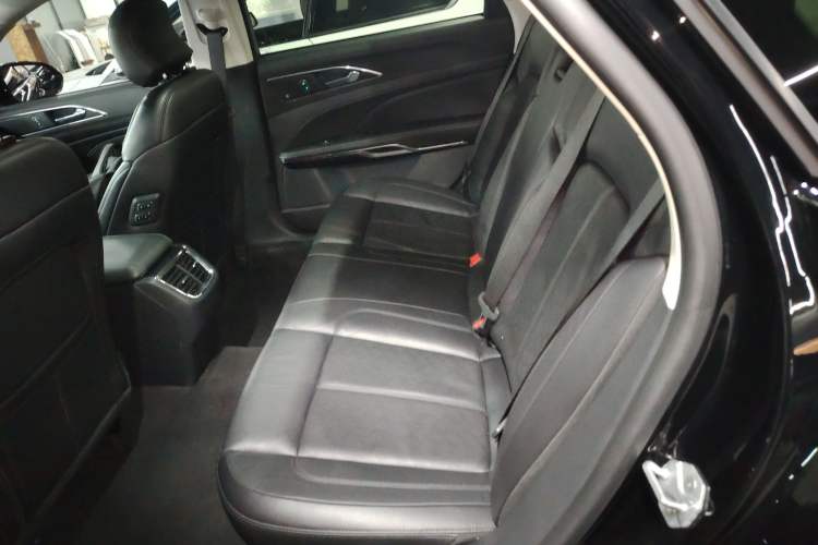Used Ford Taurus 2019 EcoBoost 245 Premium Edition Interior 4