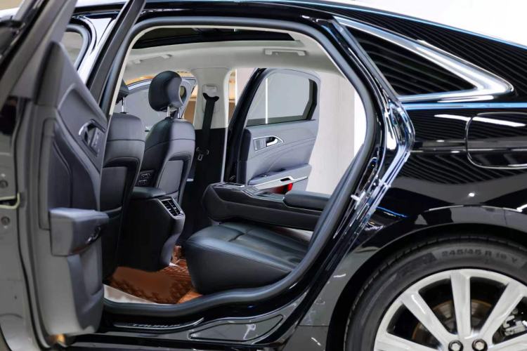 Used Ford Taurus 2019 EcoBoost 245 Premium Edition Interior 8