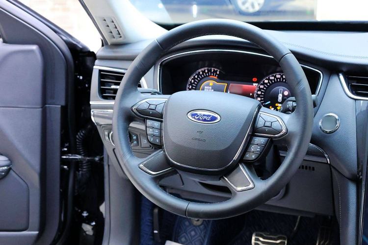 Used Ford Taurus 2019 EcoBoost 245 Premium Edition Interior 8