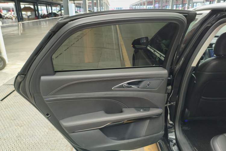 Used Ford Taurus 2019 EcoBoost 245 Comfort Edition Interior 8