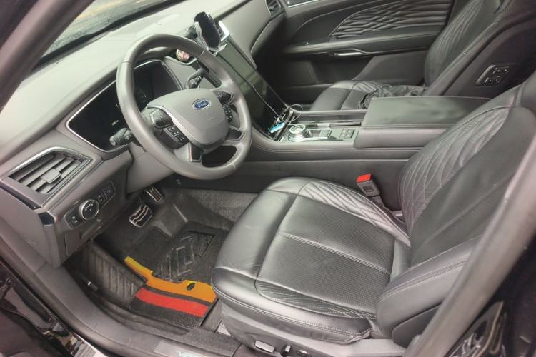 Used Ford Taurus 2019 EcoBoost 245 Vignale Deluxe Edition Left Front Seat