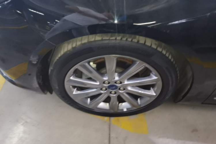 Used Ford Taurus 2019 EcoBoost 245 Premium Edition Left Front Wheel Hub