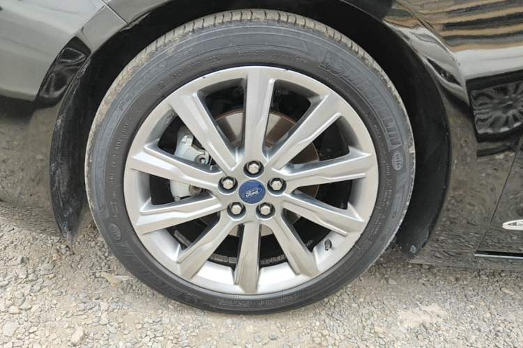 Used Ford Taurus 2019 EcoBoost 245 Premium Edition Left Front Wheel Hub