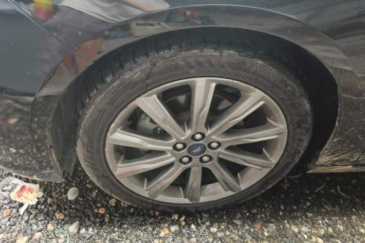 Used Ford Taurus 2019 EcoBoost 245 Premium Edition Left Front Wheel Hub