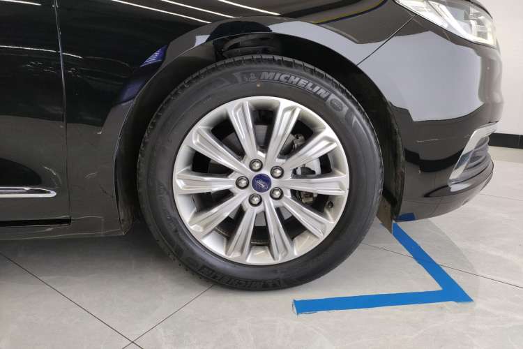 Used Ford Taurus 2019 EcoBoost 245 Comfort Edition Left Front Wheel Hub