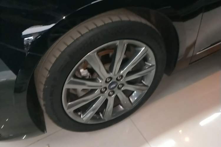 Used Ford Taurus 2019 EcoBoost 245 Premium Edition Left Front Wheel Hub