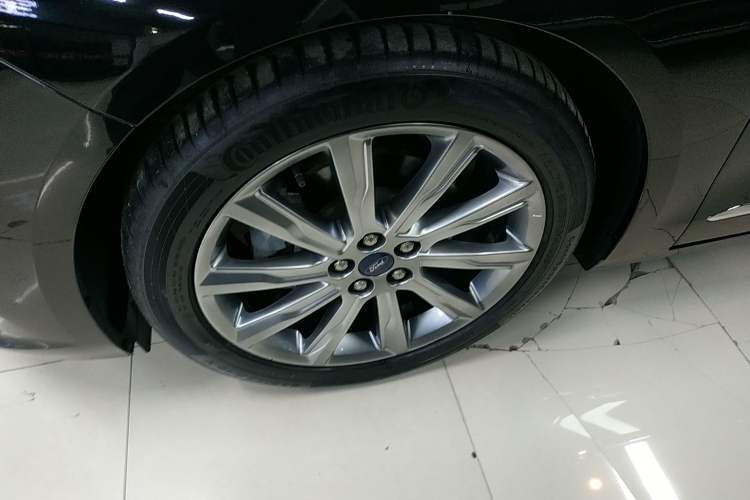 Used Ford Taurus 2019 EcoBoost 245 Premium Edition Left Front Wheel Hub