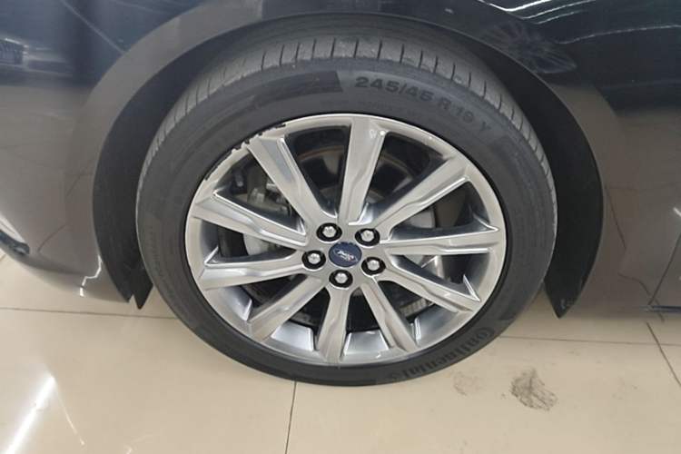 Used Ford Taurus 2019 EcoBoost 245 Premium Edition Left Front Wheel Hub
