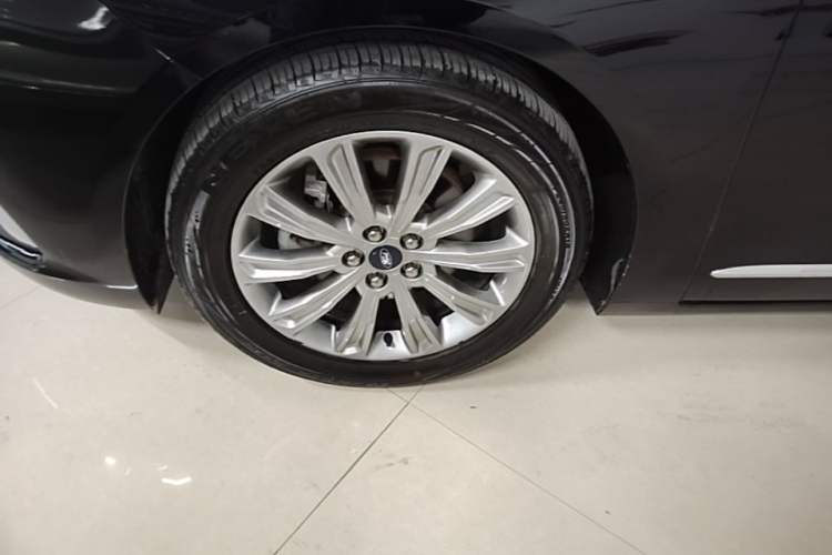 Used Ford Taurus 2019 EcoBoost 245 Comfort Edition Left Front Wheel Hub