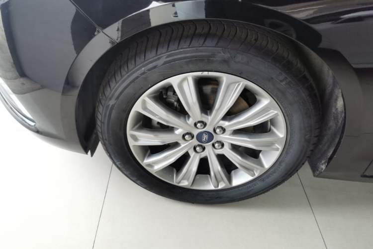 Used Ford Taurus 2019 EcoBoost 245 Comfort Edition Left Front Wheel Hub