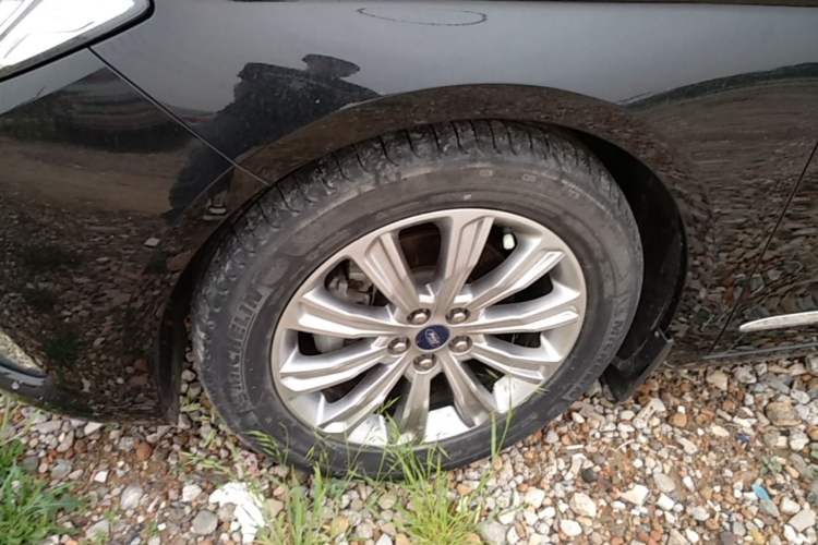 Used Ford Taurus 2019 EcoBoost 245 Comfort Edition Left Front Wheel Hub