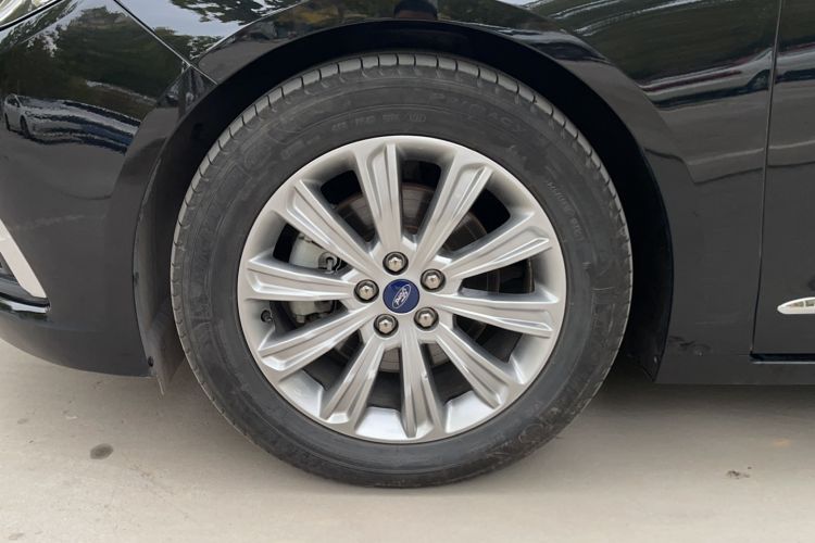 Used Ford Taurus 2019 EcoBoost 245 Comfort Edition Left Front Wheel Hub