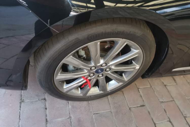 Used Ford Taurus 2019 EcoBoost 245 Premium Edition Left Front Wheel Hub