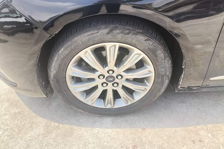 Used Ford Taurus 2019 EcoBoost 245 Comfort Edition Left Front Wheel Hub