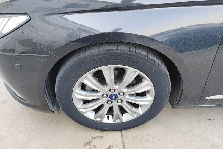 Used Ford Taurus 2019 EcoBoost 245 Comfort Edition Left Front Wheel Hub