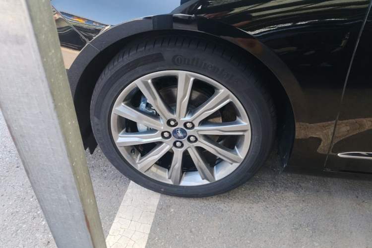 Used Ford Taurus 2019 EcoBoost 245 Premium Edition Left Front Wheel Hub