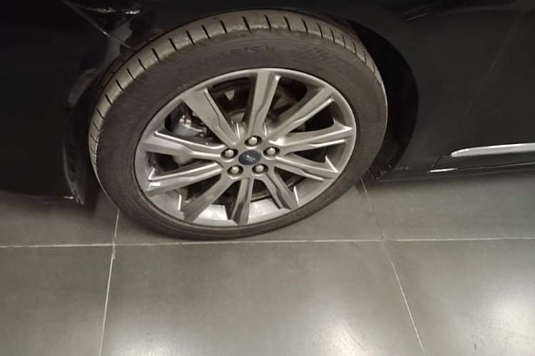 Used Ford Taurus 2019 EcoBoost 245 Premium Edition Left Front Wheel Hub