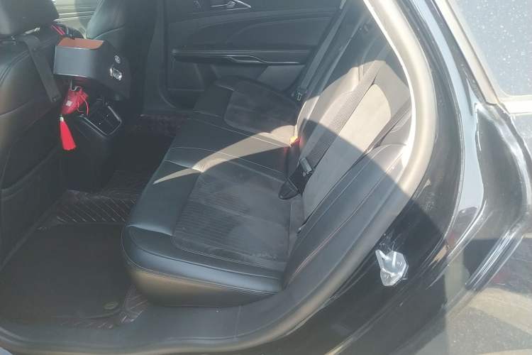 Used Ford Taurus 2019 EcoBoost 245 Comfort Edition Left Rear Seat