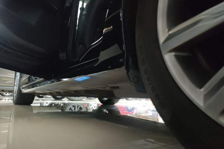 Used Ford Taurus 2019 EcoBoost 245 Premium Edition Left Side Sill