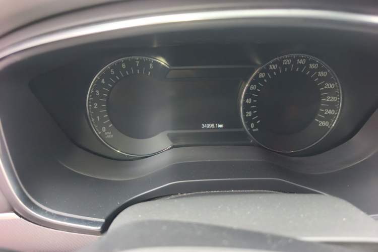 Used Ford Taurus 2019 EcoBoost 245 Vignale Deluxe Edition Odometer Close Up