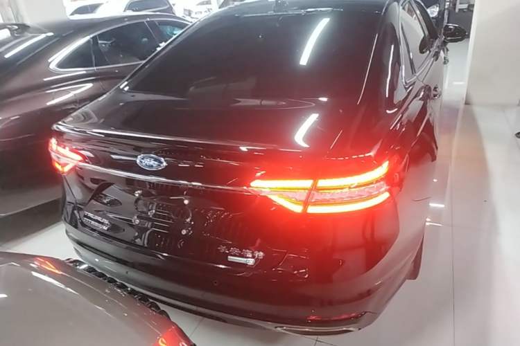 Used Ford Taurus 2019 EcoBoost 245 Premium Edition Rear
