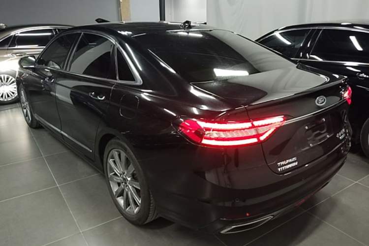 Used Ford Taurus 2019 EcoBoost 245 Premium Edition Rear Left 45 Deg