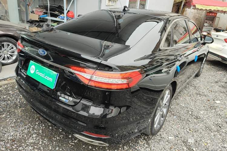 Used Ford Taurus 2019 EcoBoost 245 Premium Edition Rear Right 45 Deg