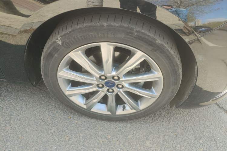 Used Ford Taurus 2019 EcoBoost 245 Premium Edition Right Front Wheel Hub