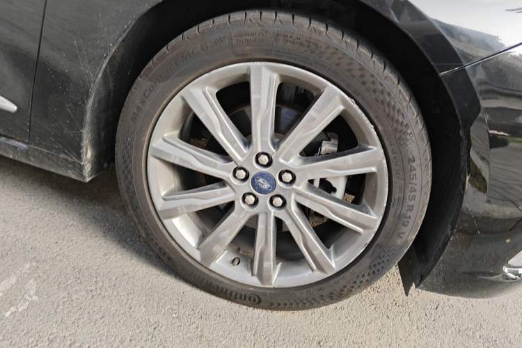 Used Ford Taurus 2019 EcoBoost 245 Premium Edition Right Front Wheel Hub