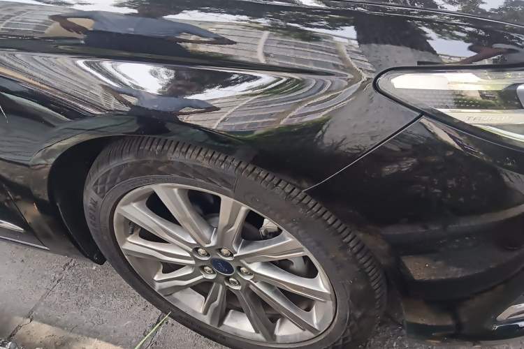 Used Ford Taurus 2019 EcoBoost 245 Premium Edition Right Front Wheel Hub