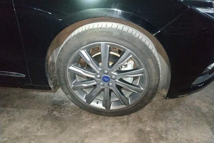 Used Ford Taurus 2019 EcoBoost 245 Premium Edition Right Front Wheel Hub