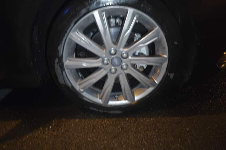 Used Ford Taurus 2019 EcoBoost 245 Premium Edition Right Front Wheel Hub