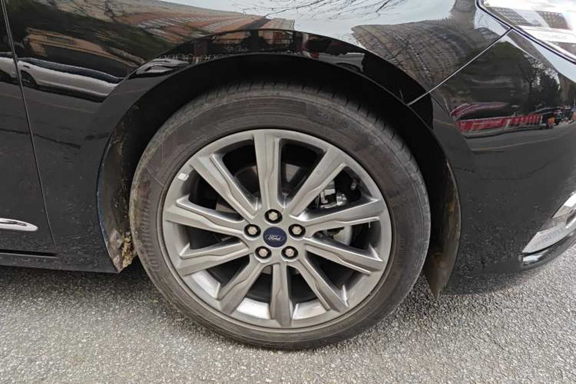 Used Ford Taurus 2019 EcoBoost 245 Premium Edition Right Front Wheel Hub
