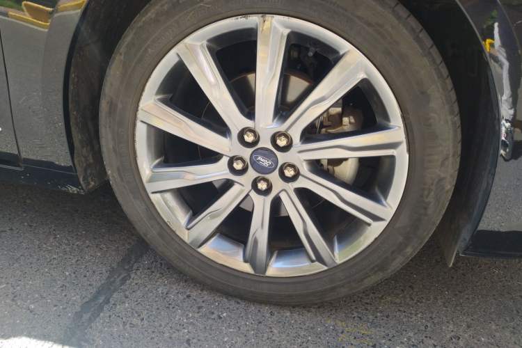 Used Ford Taurus 2019 EcoBoost 245 Premium Edition Right Front Wheel Hub