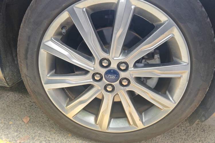 Used Ford Taurus 2019 EcoBoost 245 Premium Edition Right Front Wheel Hub