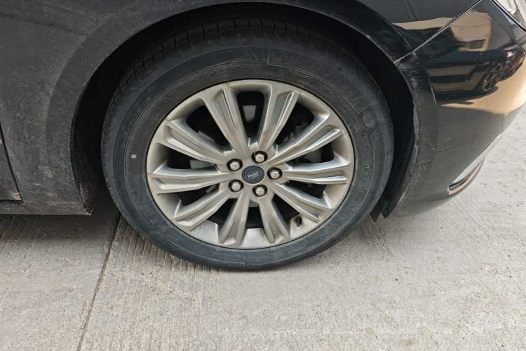 Used Ford Taurus 2019 EcoBoost 245 Comfort Edition Right Front Wheel Hub