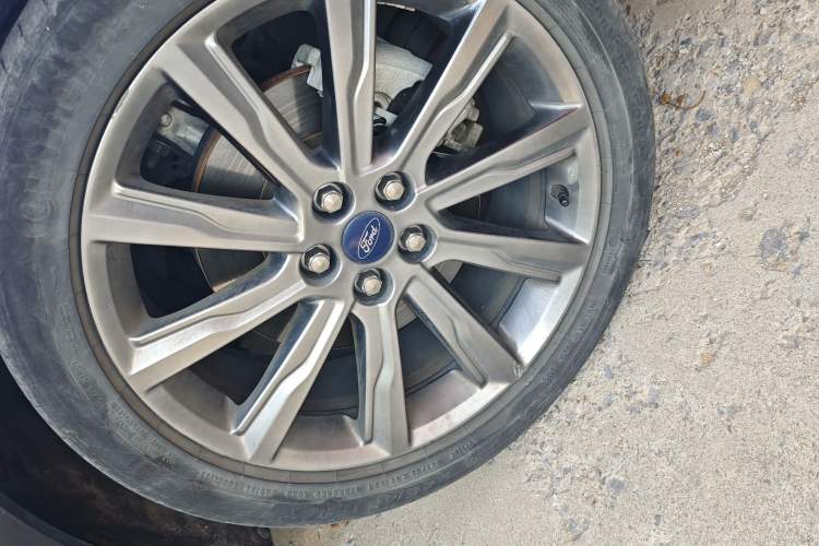 Used Ford Taurus 2019 EcoBoost 245 Premium Edition Right Front Wheel Hub
