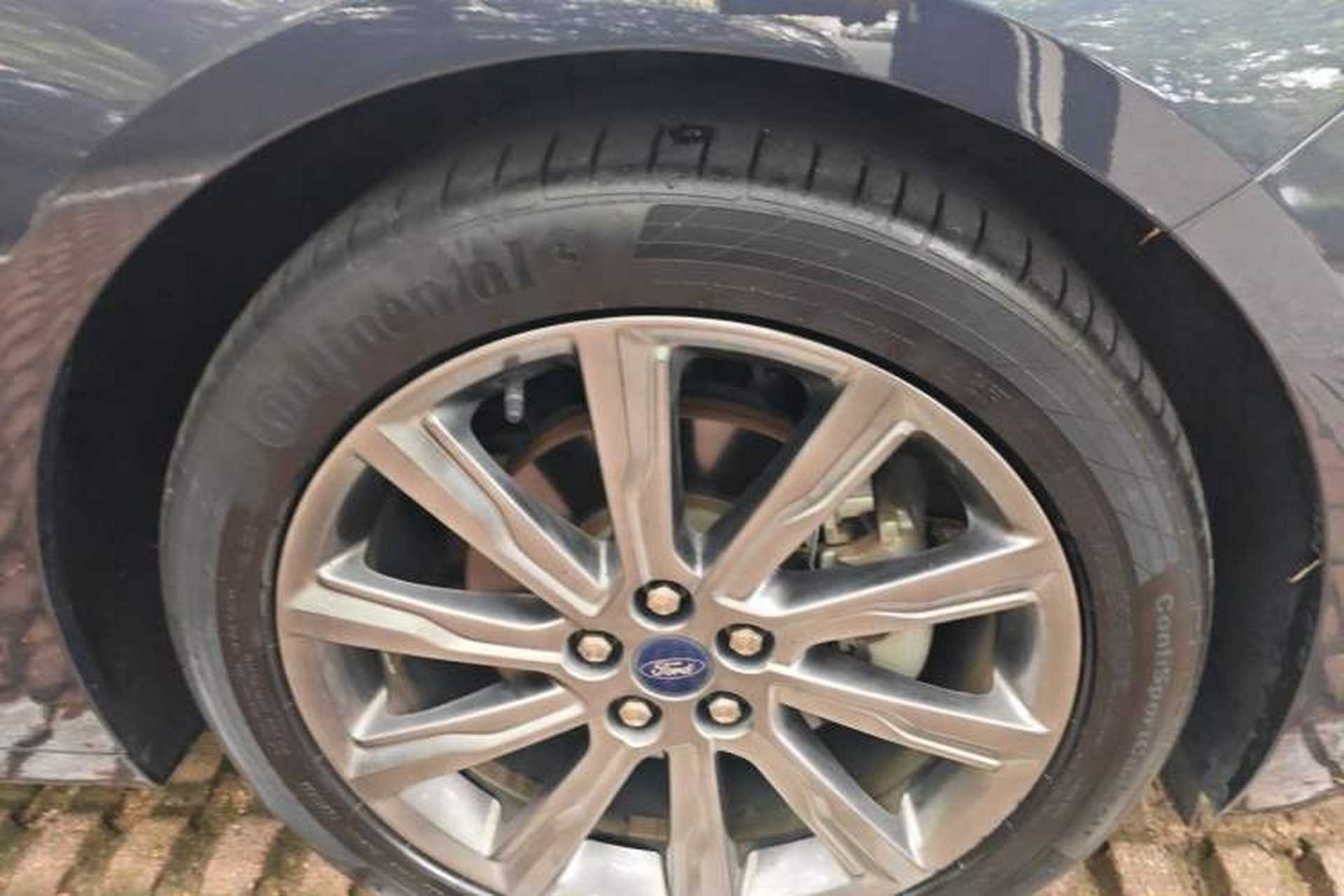 Used Ford Taurus 2019 EcoBoost 245 Premium Edition Right Front Wheel Hub