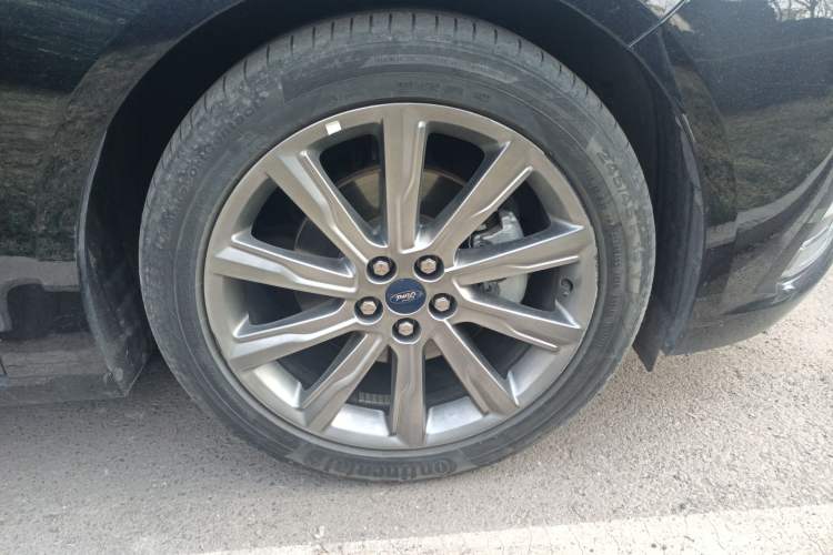 Used Ford Taurus 2019 EcoBoost 245 Premium Edition Right Front Wheel Hub