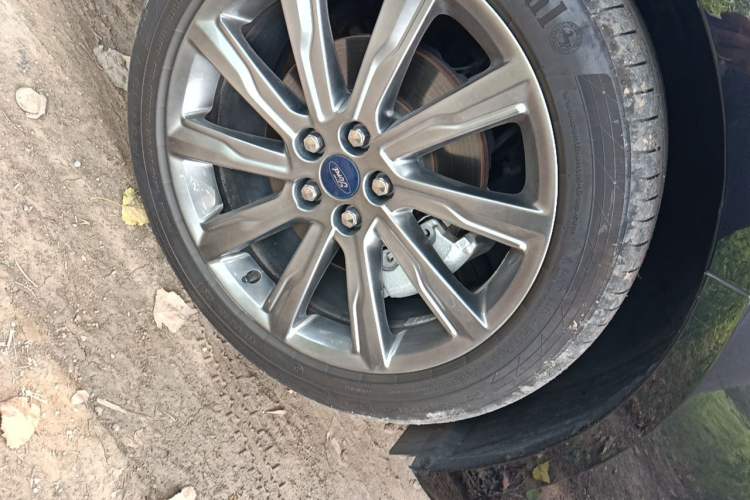 Used Ford Taurus 2019 EcoBoost 245 Premium Edition Right Front Wheel Hub