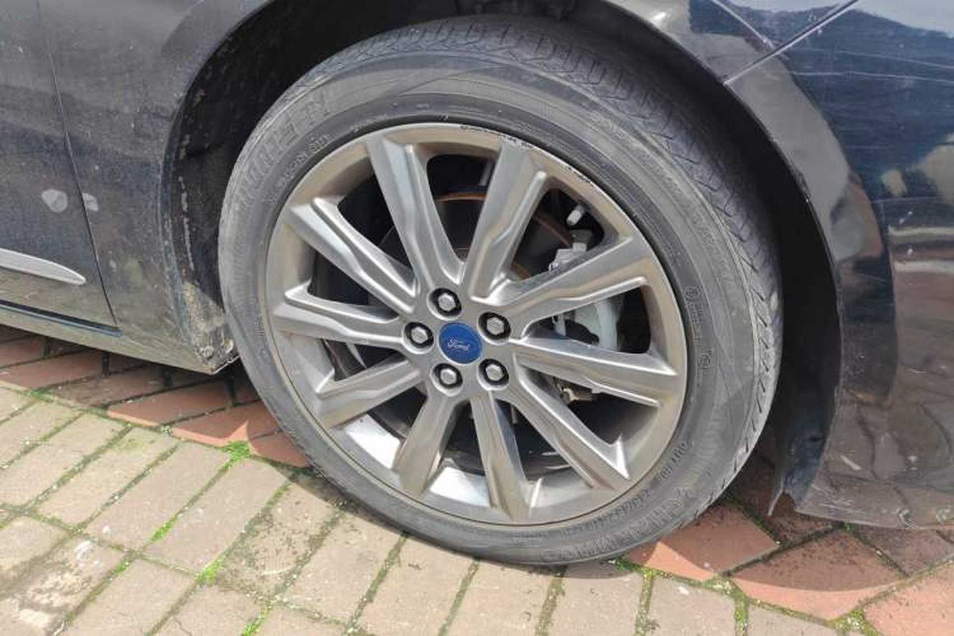Used Ford Taurus 2019 EcoBoost 245 Premium Edition Right Front Wheel Hub
