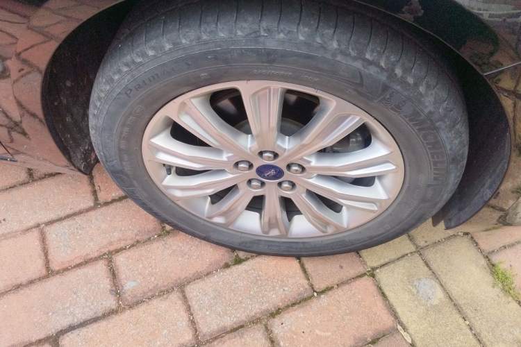 Used Ford Taurus 2019 EcoBoost 245 Comfort Edition Right Front Wheel Hub
