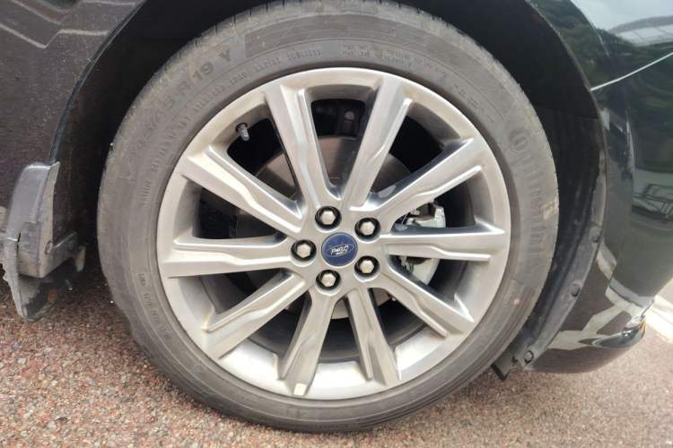 Used Ford Taurus 2019 EcoBoost 245 Premium Edition Right Front Wheel Hub