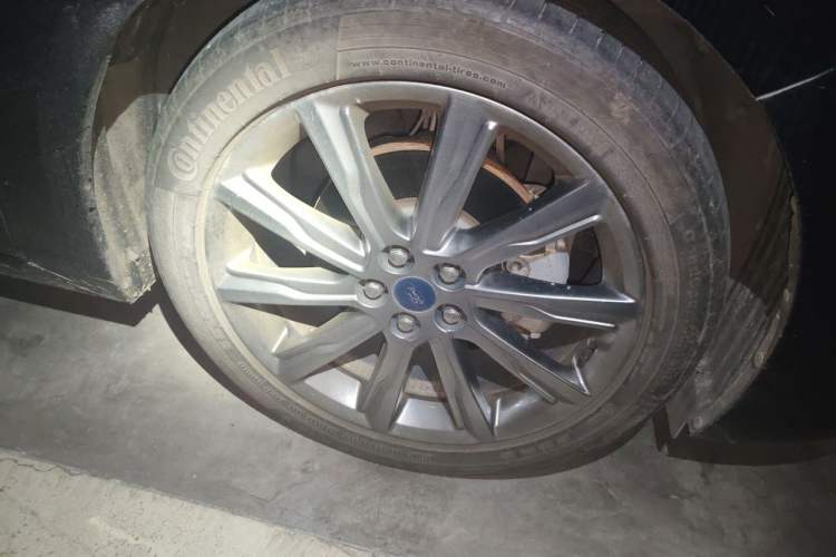 Used Ford Taurus 2019 EcoBoost 245 Premium Edition Right Front Wheel Hub